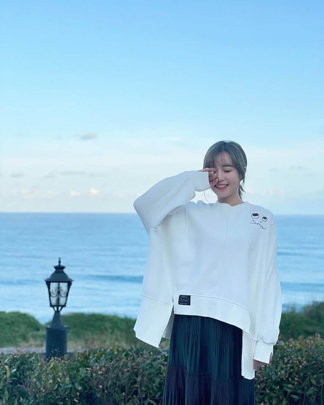 鄭茵聲のインスタグラム：「#花蓮 久違的藍海好山美景 🥰🥰🥰」