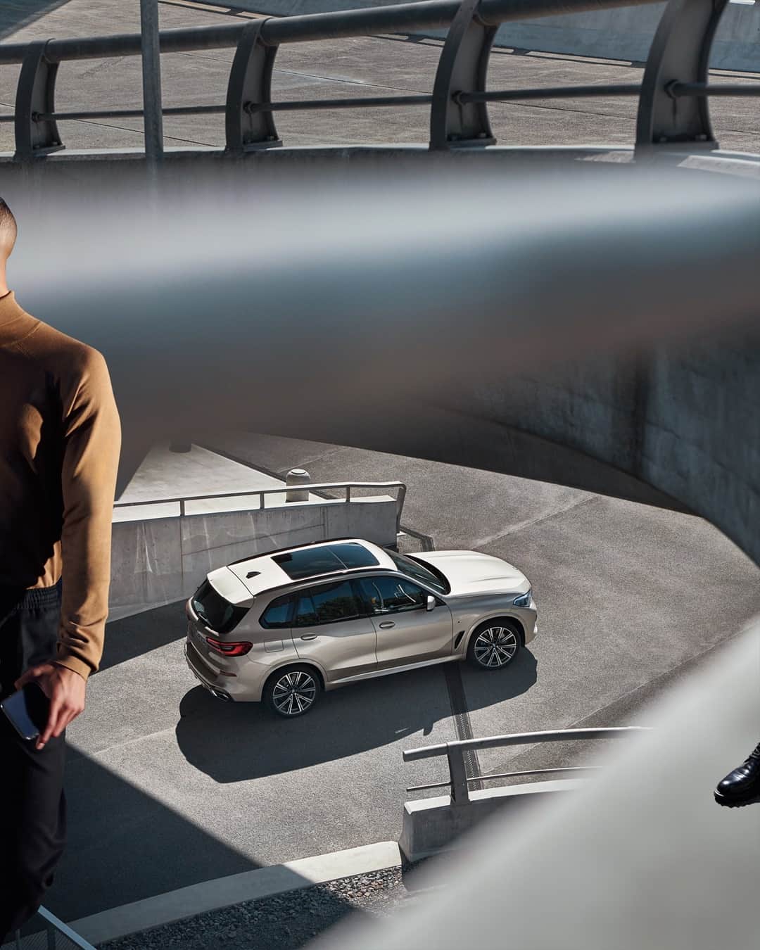 BMWのインスタグラム：「An attitude statement that needs no further explanation. The BMW X5. #TheX5 #BMW #X5」