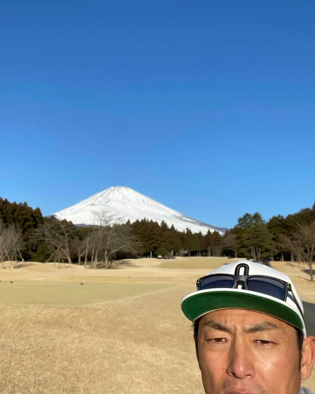 斉藤和巳さんのインスタグラム写真 - (斉藤和巳Instagram)「富士山🗻 唯一無二の存在！ また登りたい！  しかし… ゴルフ…ジム… ゴルフ…ジム… ゴルフ…ジム…  コロナのバカタレッ！  ただ… 充実してしまってる事が…悔しい😅  いつまでも続かんぞ！この時間！ いつまでも続いたら…逆に怖いわっ😵！  #富士山#世界遺産#唯一無二#大好き#登りたい#あの景色を見たい#ゴルフ#ジム#トレーニング#コロナ禍#充実#怖い#頑張るしかない」1月31日 18時34分 - kazumi.66