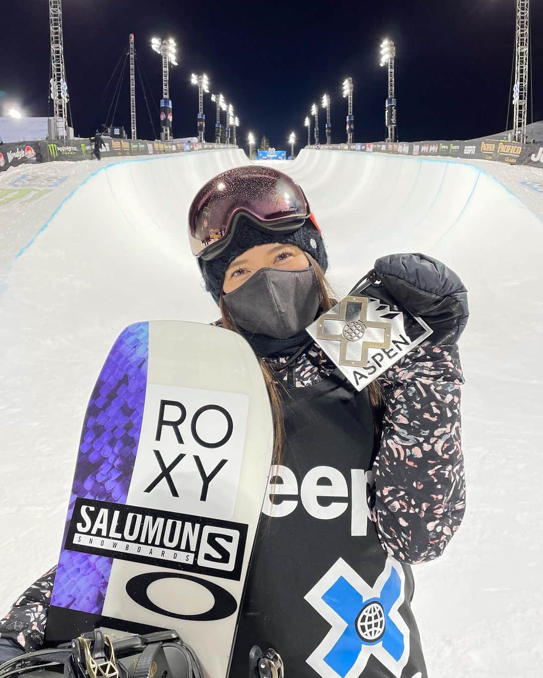 のインスタグラム：「I’m soooooooooo happy🥰🥉 Congratulations! 🥇 @chloekim  🥈 @maddie_mastro  Thank you @xgames 🙏 #xgames #aspen  #snowboard #halfpipe  #salomonsnowboardsjapan  #roxy #roxyjapan #roxysnow  #oakleyjapan #oakleysnowboarding  #giro #dominator #sidas  #falken #teamfalken #美瑛選果」