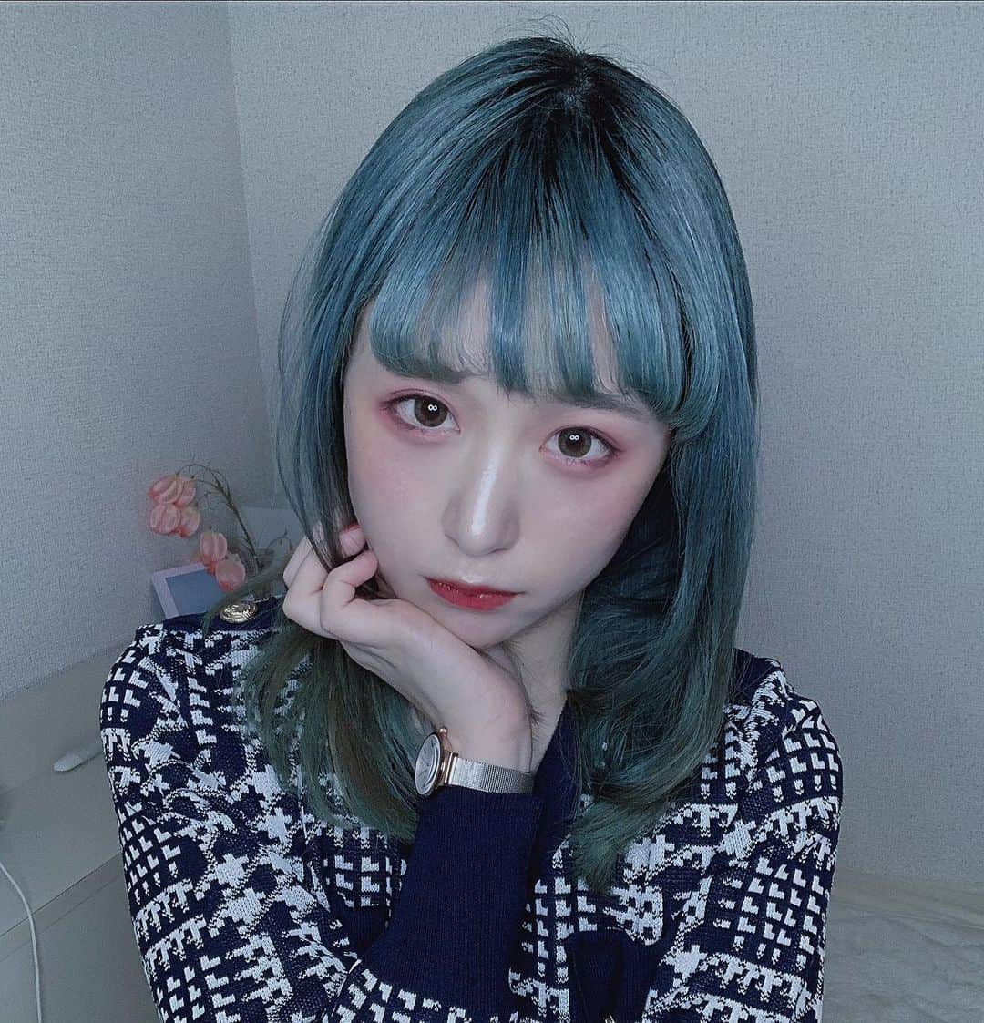 モニ子のインスタグラム：「髪が緑っぽく色落ちしました」