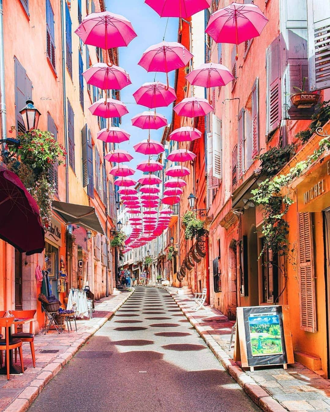 BEAUTIFUL DESTINATIONSさんのインスタグラム写真 - (BEAUTIFUL DESTINATIONSInstagram)「If you’d like to do some #armchairtravel, swipe through to take a peek at these charming nooks and corners of France. Who else is wishing they were strolling along these photogenic places? :rose:  1. Passage de l'Ancre 2-3. Éze, Provence-Alpes-Cote D'Azur 4. Grasse 5. Vence 6. Galerie Vivienne 7. Bormes-les-Mimosas 8. Mougins 9-10. Rue Rossetti Nice  From 1-10, let us know which spot is calling out to you the most! 🇫🇷  📽️ @julianontheroute 📍 France」1月31日 18時55分 - beautifuldestinations