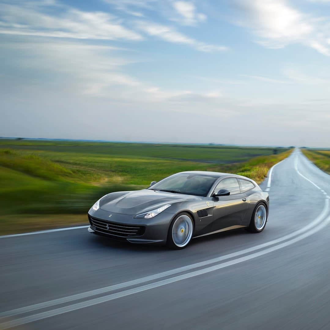 Ferrari APACさんのインスタグラム写真 - (Ferrari APACInstagram)「With a maximum speed of 335km/h and 0-100km/h acceleration in 3.4 seconds, the #FerrariGTC4Lusso truly delivers the performance that makes every journey a different experience.」1月31日 19時00分 - ferrariapac