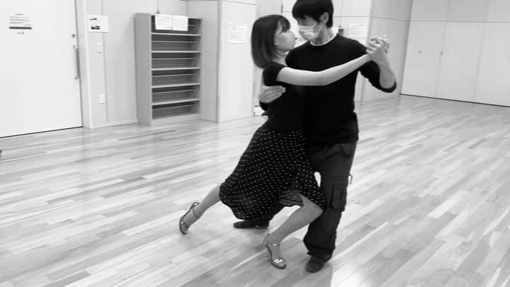 ケリーアンのインスタグラム：「PROGRESS!!!😭🙏  教わった事が身体でしっくりきたと感じた時！✨  @dance_de_commu #argentinetango #tango #tokyo #アルゼンチンタンゴ 🇦🇷💃🏻」