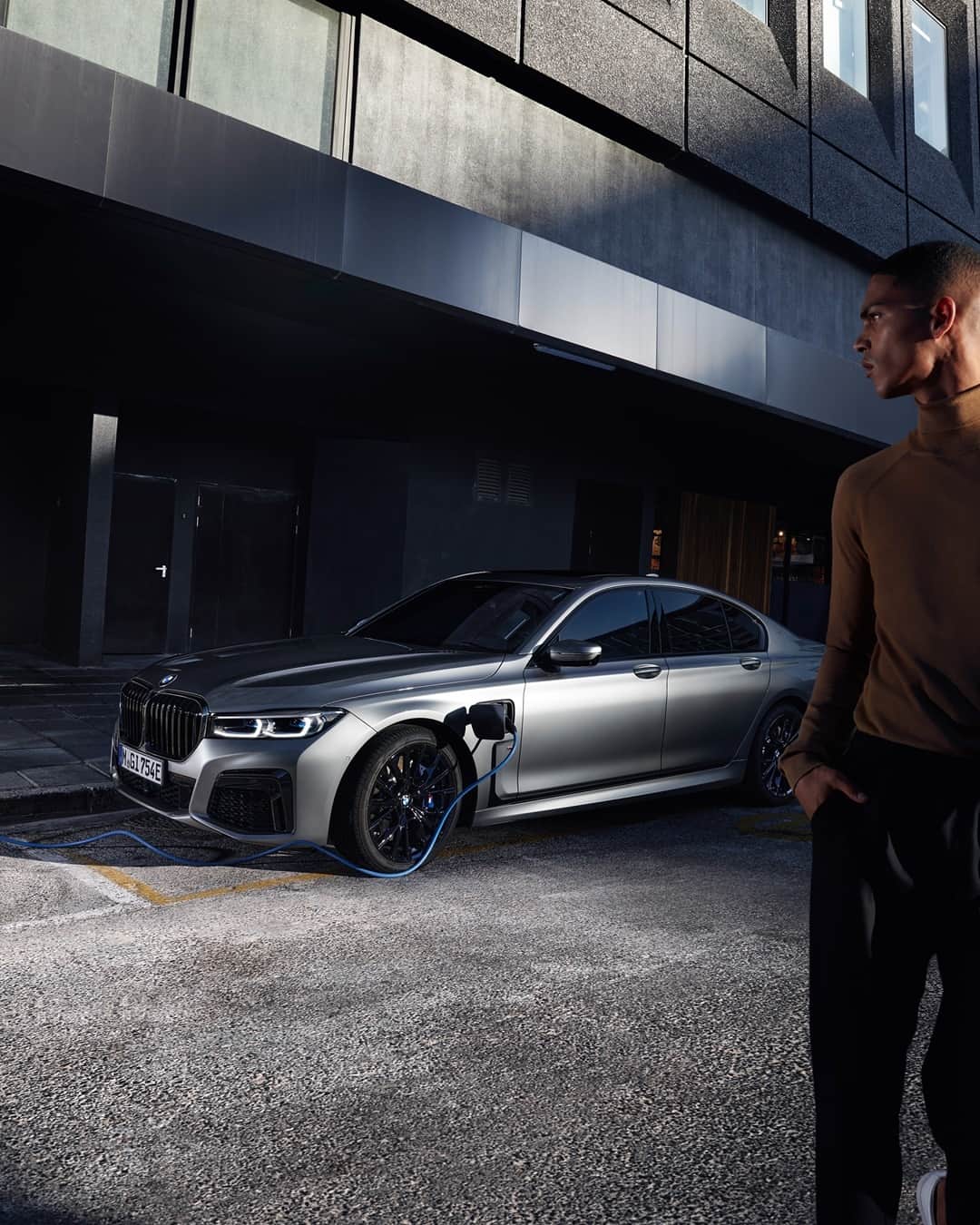 BMWのインスタグラム：「How does this make you feel? The BMW 7 Series Sedan. #THE7 #BMW #7Series #JoyElectrified #pluginhybrid __ BMW 745e Sedan: Fuel consumption weighted combined in l/100km: 2.2–2.1 (NEDC); 2.2–1.8 (WLTP), CO2 emissions weighted combined in g/km: 50–49 (NEDC); 49–41 (WLTP), Power consumption weighted combined in kWh/100km: 16.6–16.3 (NEDC); 19.0–17.7 (WLTP). Further information: www.bmw.com/disclaimer」
