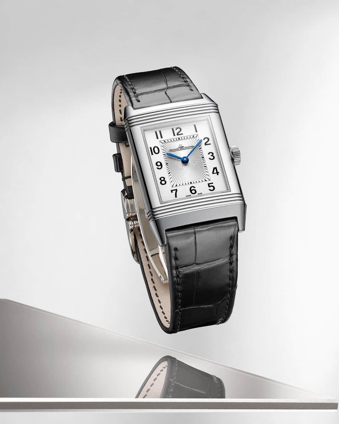 ジャガールクルトのインスタグラム：「Reverso, love set in steel. #Reverso _ Reverso Classic Medium Thin _ Love set in steel. Revealing your love to your better half, through inscribing a part of your story on the customizable back of your watch. Engraving is the best way to ignite its flame, like connecting your two hearts with a matching strap to look like your half. Could it be the gift of a lifetime?  _ #JaegerLeCoultre #Reverso #JLCGift #ValentinesDay #Style #ArtDeco #Icon #HomeofFineWatchmaking #SwissWatch #ValleeDeJoux #Watchmaking #Craftsmanship #SavoirFaire」