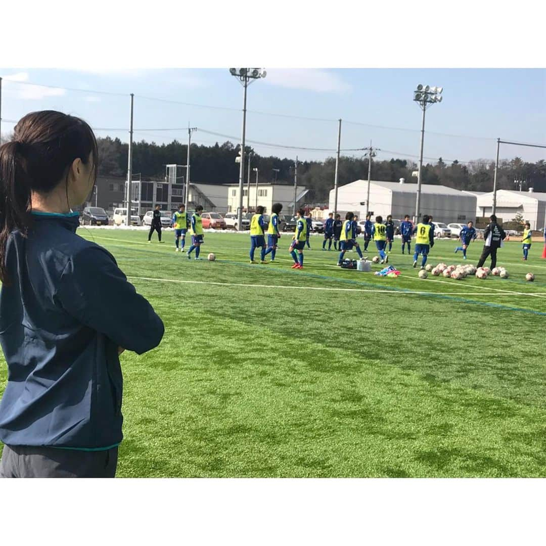 舘谷春香さんのインスタグラム写真 - (舘谷春香Instagram)「スポスタ☆MIXZONE⚽️ 今日は先日引退を発表したちふれASエルフェン埼玉のレジェンド！薊理絵さんをお迎えしました。 エルフェン一筋14年で走り続けた薊さん。 私も3年前にエルフェンの取材を始めた当初からたくさんお世話になりました。  グラウンドの上では本当に頼もしい薊さんですが、普段は可愛くてお茶目でちょっと抜けていてとにかく可愛い🥺 もう大好きすぎて、想いが溢れてしまいました🥲✨ 最後の手紙ずいぶんポップに読んでたねって言われたけど、ポップに読まなきゃ号泣してたのだよ🥲✨  これからはフロントスタッフとして、そしてクラブアンバサダーとして、エルフェンを盛り上げて行ってくれます！ 私もクラブPRサポーターとして一緒に盛り上げられる様に頑張る🥺✨  今日はファン代表として感謝の気持ちを伝えられて良かったです☺️💓  またきっと翔んでなでしこのコーナーとかで登場してくれることでしょう！ WEリーグ開幕、女子サッカーを盛り上げていくぞおおお⚽️  本当に１４年間お疲れ様でした！ いつかビビと金時にも会えますように🐈‍⬛  ちなみに競馬はまさかのまたサンイチローでした( 9θ6 )… もうキューイチローはサンイチローに改名した方が良いのでは( 9θ6 )… #競馬 #根岸s #根岸ステークス   #文化放送 #スポスタ #スポスタMIXZONE #舘谷春香 #薊理絵 #ちふれASエルフェン埼玉 #女子サッカー #女子サッカーを盛り上げ続けよう #weリーグ #nadeshiko #なでしこジャパン #なでしこリーグ #エルフェン #ちふれ #サッカー #ありがとう薊さん #お疲れ様でした #現役引退 #飯能 #日高 #狭山 #新しいステージへ」1月31日 19時05分 - tty0250hrk