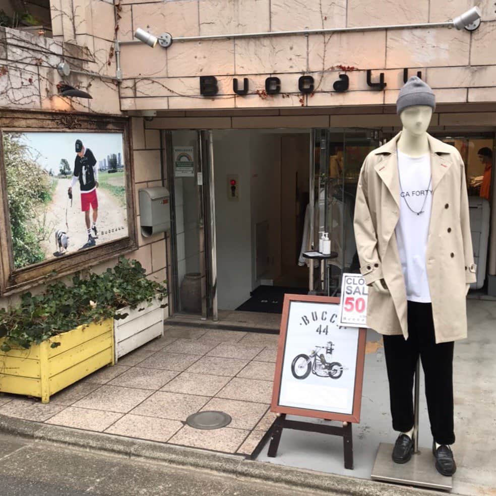 のインスタグラム：「【BUCCA 44 恵比寿店　閉店のご案内】  BUCCA44恵比寿店は、2021年1月31日（日）をもちまして閉店させて頂きました。  約4年間どうも有難うございました。  お客様方々にご来店、ご愛顧いただけたことスタッフ一同、心より感謝申し上げます。  また恵比寿店、閉店後は下記のWEB STOREをご利用頂けますと幸いです。  BUCCA44 ZOZOTOWN STORE https://zozo.jp/shop/bucca44/  最新情報につきましては、今後もINSTAGRAMアカウントにて発信してまいりますので 引き続き、ご覧いただけますと幸いです。  今後ともお引き立てを賜ります様何卒よろしくお願い申し上げます。  BUCCA 44 STAFF一同  担当：中井 MAIL:bucca44.1@wego.jp」