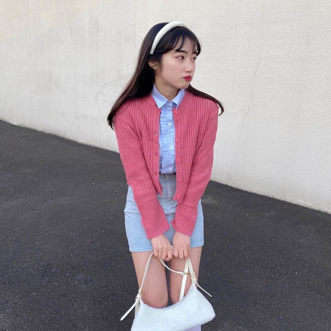 河﨑莉奈のインスタグラム：「ちょっとお先に春服get🌸💘👕  小物を白で合わせるのかわいい気分🤍❕」