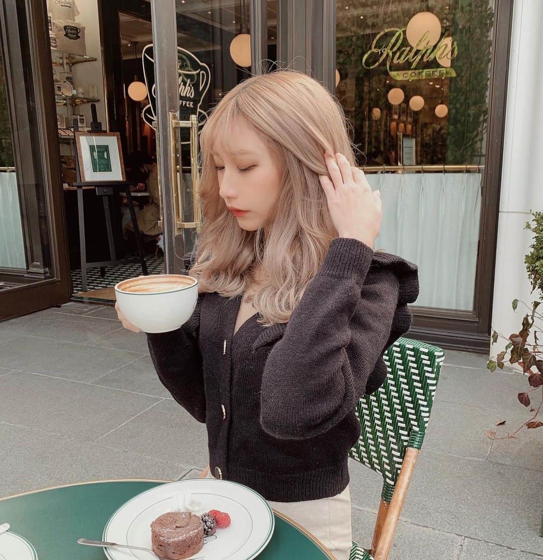 のインスタグラム：「. #ootd トップス→#GRL スカート→#GRL . #グレイル #表参道カフェ #原宿カフェ #カフェ巡り #プチプラコーデ #ラルフローレンカフェ #ralphscoffee」