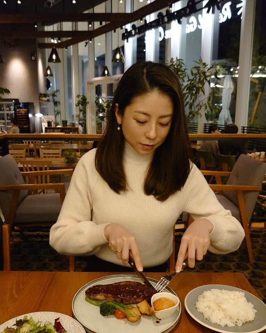 黒坂真美のインスタグラム：「Steak Dinner😋😋 . #黒坂真美 #kurosakamami  #steak #dinner #tokyo #japan #😋 #🥩 #🍴 #🇯🇵」