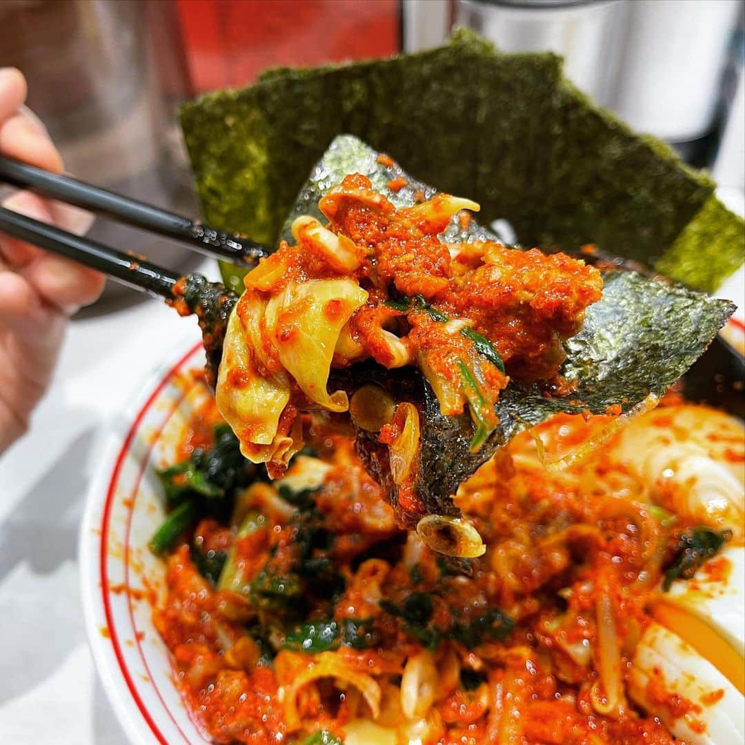 rasuさんのインスタグラム写真 - (rasuInstagram)「蒙古タンメン中本川崎店 北極やさいシャキシャキ10倍麺1/3  ここ最近行きすぎて書き忘れがち← 辛くて旨くて辛くて旨い 最高なんだよなぁ(//´﹃｀//)  いつか撮影したいと夢を見ながら そんな事どうでもよくなるぐらい好きで食べすぎてるw  今日もお腹ぽかぽかで最高でした٩( ᐛ )و  #蒙古タンメン中本 #蒙古タンメン中本川崎店 #北極やさいシャキシャキ #旨辛 #ラーメン」1月31日 19時26分 - rashu_eat