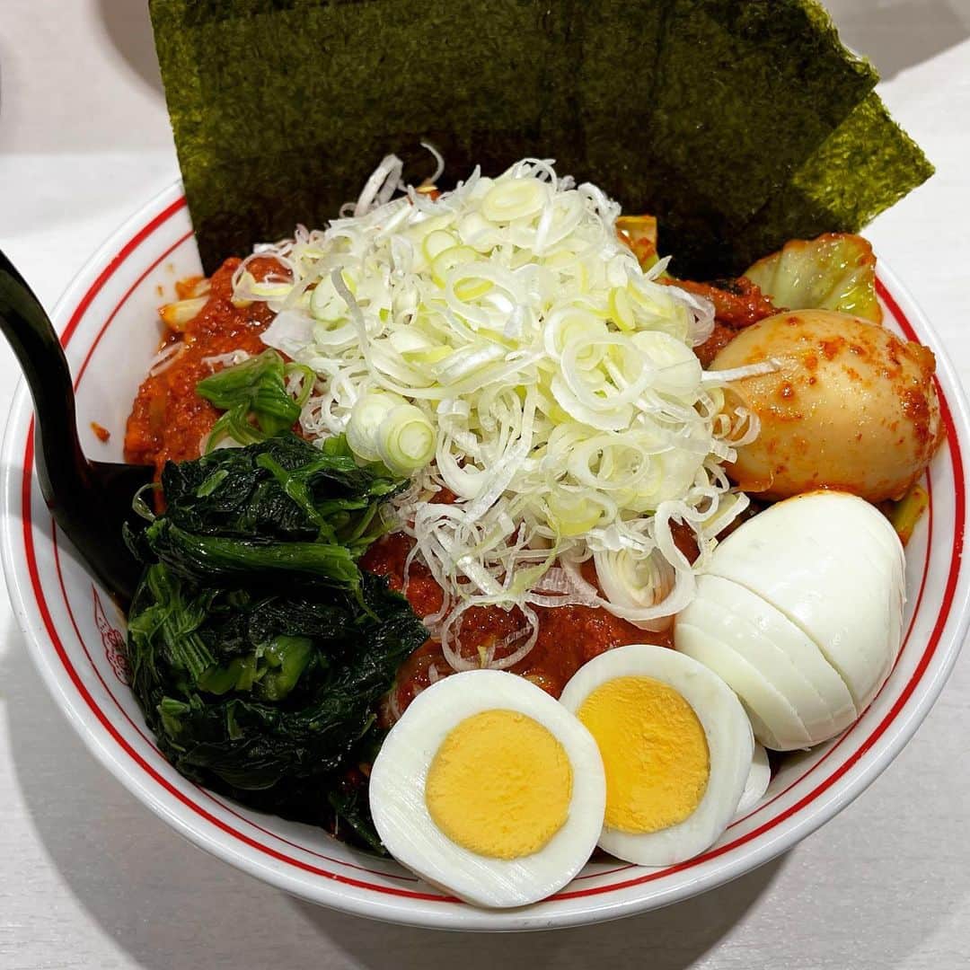 rasuさんのインスタグラム写真 - (rasuInstagram)「蒙古タンメン中本川崎店 北極やさいシャキシャキ10倍麺1/3  ここ最近行きすぎて書き忘れがち← 辛くて旨くて辛くて旨い 最高なんだよなぁ(//´﹃｀//)  いつか撮影したいと夢を見ながら そんな事どうでもよくなるぐらい好きで食べすぎてるw  今日もお腹ぽかぽかで最高でした٩( ᐛ )و  #蒙古タンメン中本 #蒙古タンメン中本川崎店 #北極やさいシャキシャキ #旨辛 #ラーメン」1月31日 19時26分 - rashu_eat