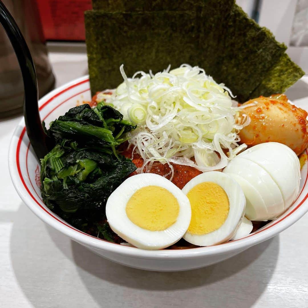 rasuさんのインスタグラム写真 - (rasuInstagram)「蒙古タンメン中本川崎店 北極やさいシャキシャキ10倍麺1/3  ここ最近行きすぎて書き忘れがち← 辛くて旨くて辛くて旨い 最高なんだよなぁ(//´﹃｀//)  いつか撮影したいと夢を見ながら そんな事どうでもよくなるぐらい好きで食べすぎてるw  今日もお腹ぽかぽかで最高でした٩( ᐛ )و  #蒙古タンメン中本 #蒙古タンメン中本川崎店 #北極やさいシャキシャキ #旨辛 #ラーメン」1月31日 19時26分 - rashu_eat
