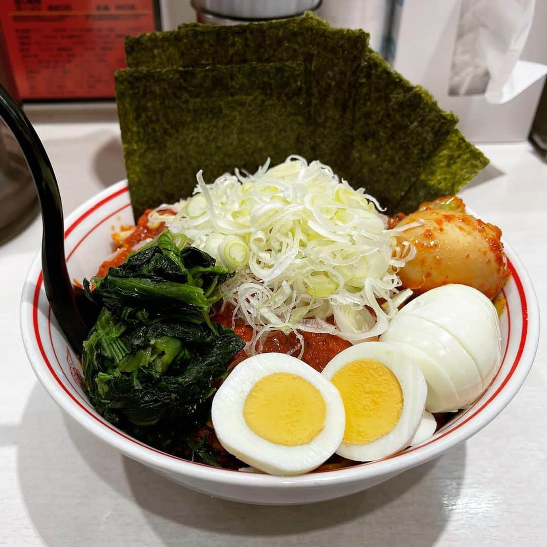 rasuさんのインスタグラム写真 - (rasuInstagram)「蒙古タンメン中本川崎店 北極やさいシャキシャキ10倍麺1/3  ここ最近行きすぎて書き忘れがち← 辛くて旨くて辛くて旨い 最高なんだよなぁ(//´﹃｀//)  いつか撮影したいと夢を見ながら そんな事どうでもよくなるぐらい好きで食べすぎてるw  今日もお腹ぽかぽかで最高でした٩( ᐛ )و  #蒙古タンメン中本 #蒙古タンメン中本川崎店 #北極やさいシャキシャキ #旨辛 #ラーメン」1月31日 19時26分 - rashu_eat