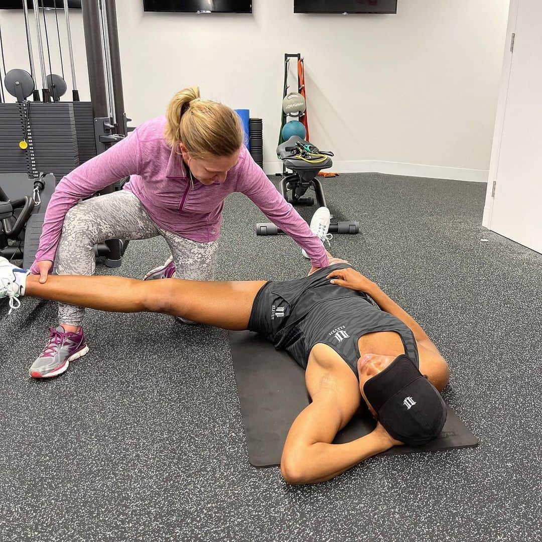 ビーナス・ウィリアムズのインスタグラム：「The cool down. On to round #2! 💪🏿💪🏿💪🏿 #tennis」