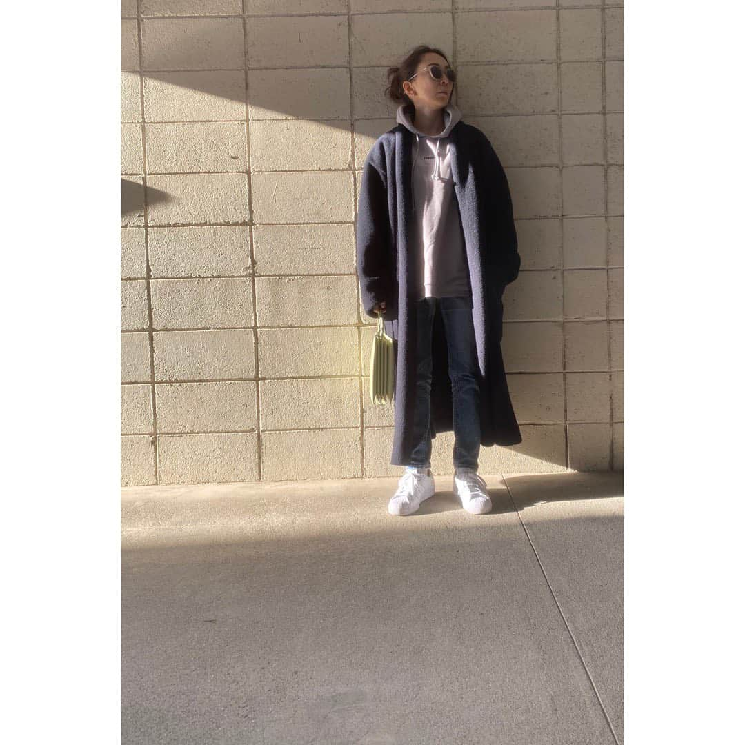 高橋志津奈さんのインスタグラム写真 - (高橋志津奈Instagram)「今日は、スーパーと、その周辺を、歩いてないから歩いた日。 . 最近またスニーカーよく履いてるな🙄 . #shizunascoordinate」1月31日 19時32分 - shizunan