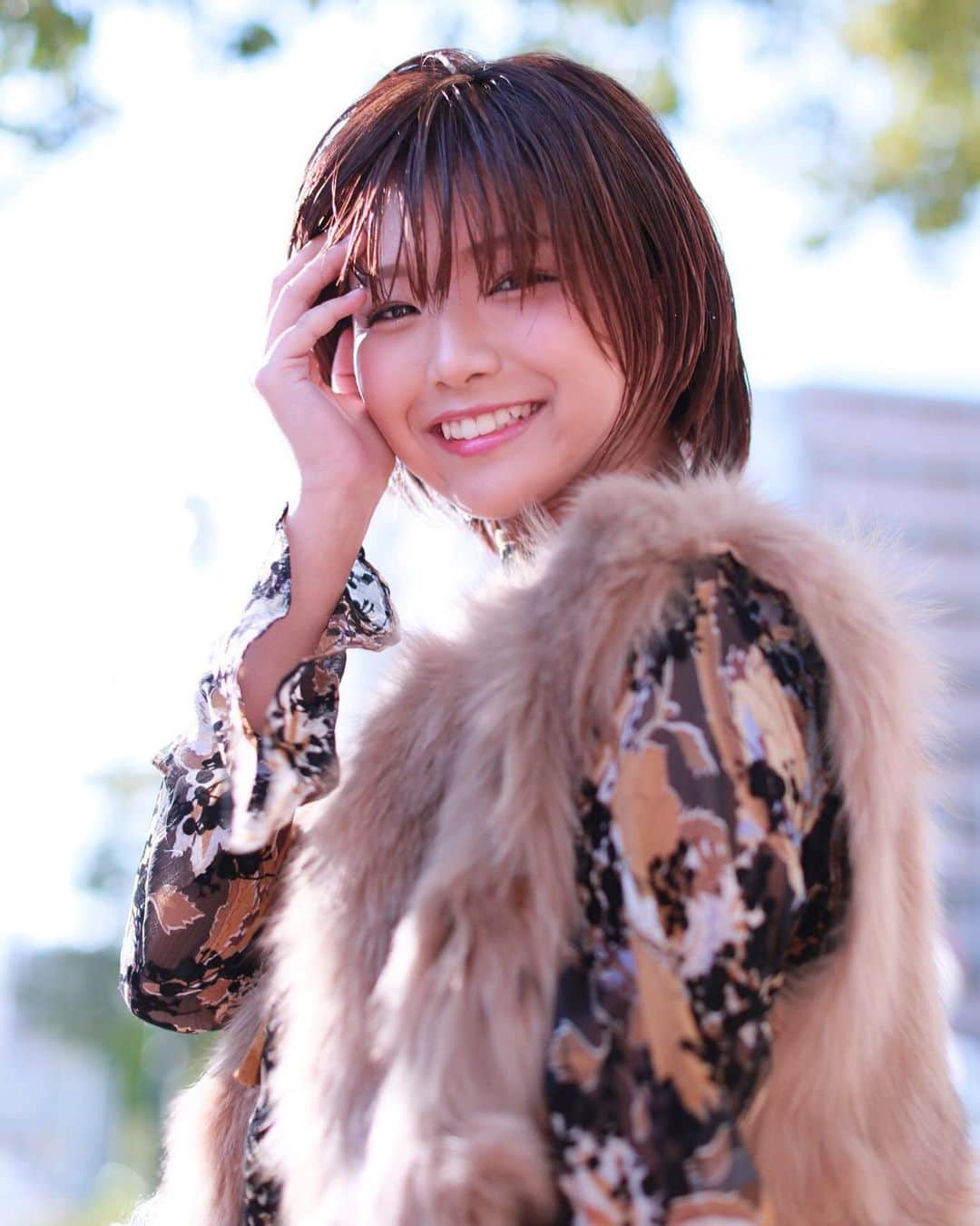 山本ゆうかのインスタグラム：「﻿ ﻿ ﻿ 1年くらい1人カラオケ行ってない🥲﻿ コロナめ〜🥲﻿ ﻿ ﻿ ﻿ ﻿ ﻿ #ショートカット　#ショートヘア　#ウェットヘア﻿ ﻿#髪切ってません」