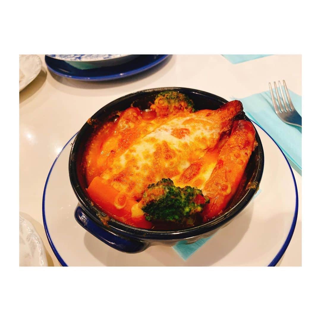 のインスタグラム：「取材で何度かお世話になっているカフェルルドさん☕️寒い日には特に嬉しい焼きシチューをいただきました⛄️💓 トマト味のを選んだんですが、とっても美味しかった🍅  明日から2月🗓 皆さんが笑顔で過ごせる日が沢山ありますように💐🧸 2月もよろしくお願いします〜！  #カフェルルド#香川#高松グルメ」