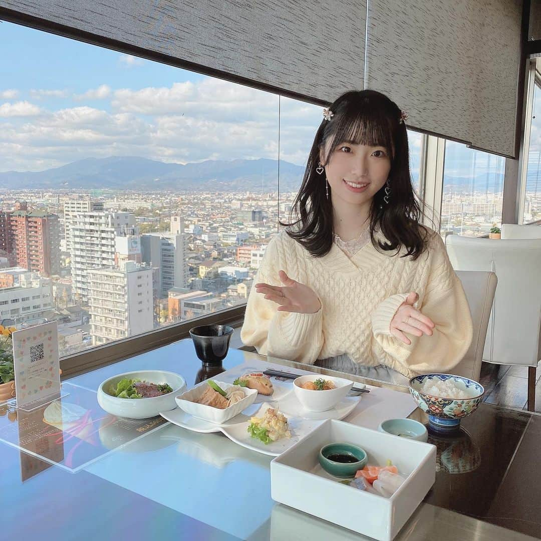 小川紗奈さんのインスタグラム写真 - (小川紗奈Instagram)「だいぶ前ですが、おばあちゃんのお誕生日にご飯を食べに行きました😌🤍﻿ ﻿ ご飯も美味しかったし、直接お祝いできて嬉しかったです...💗﻿ ﻿ ﻿ #lunch #birthday #follow #followme」1月31日 19時49分 - sana_hkt48