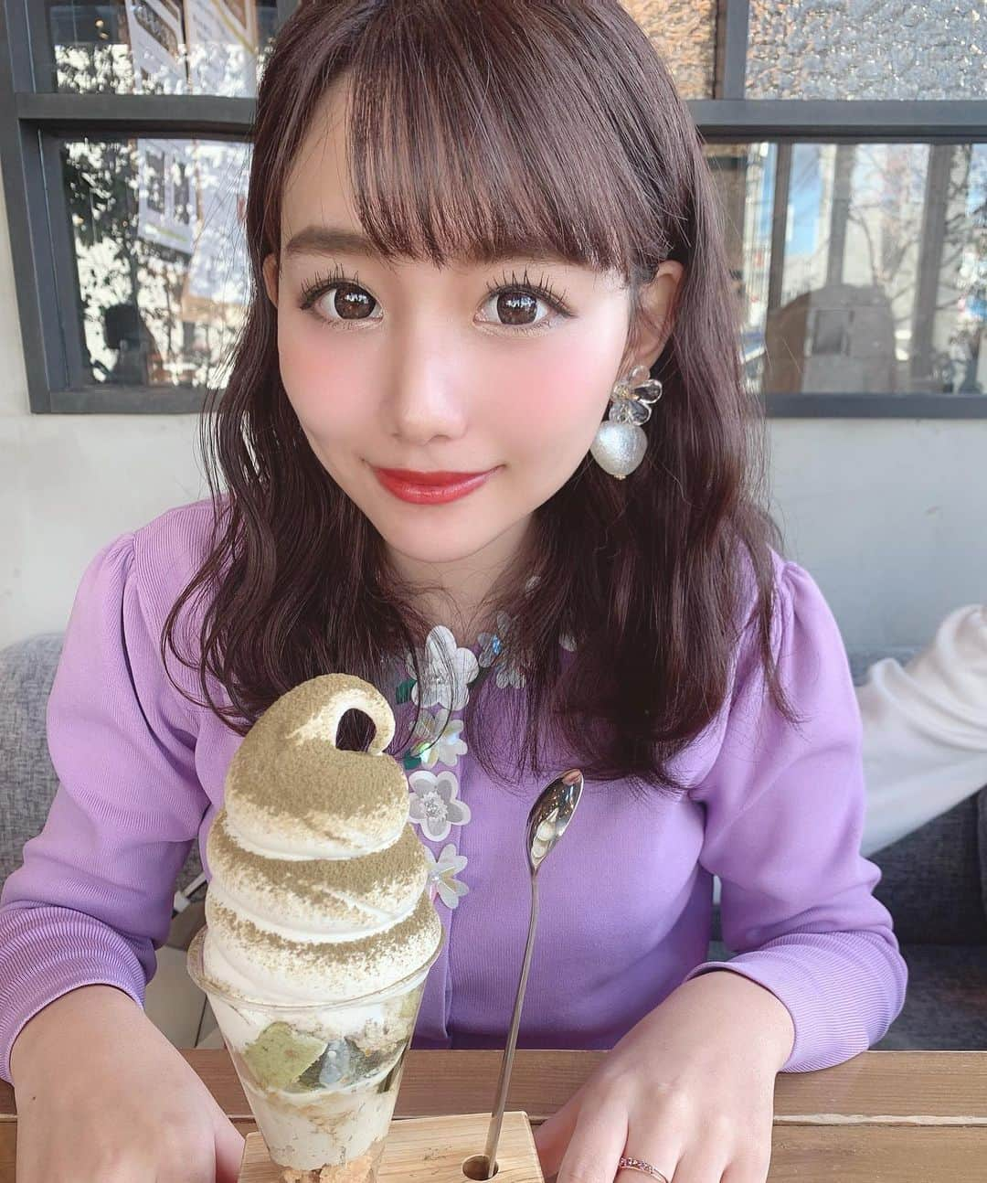 加藤里奈さんのインスタグラム写真 - (加藤里奈Instagram)「⋆  食べてる時が1番幸せ〜☺️❤︎﻿ ﻿ アイスの中でもよく食べるソフトクリーム🍦﻿ この日はほうじ茶フレーバーの﻿ パフェを食べたよん✌🏻﻿ そろそろ食事管理しなきゃ𓏧😲﻿ ﻿ @chesty_official  カーディガンのビジューがお気に入りすぎます😚﻿ 一気に春らしい雰囲気に🌸﻿ ﻿  #ootd #fashion #instafood #instagram ﻿ #hairstyle #outfit #code #instafashion ﻿ #ファッション #撮影 #ヘアスタイル #ヘア ﻿ #コーディネート #コーデ #今日の服 #ビジュー﻿ #チェスティ #チェスティコーデ #chesty」1月31日 19時51分 - katoco0326