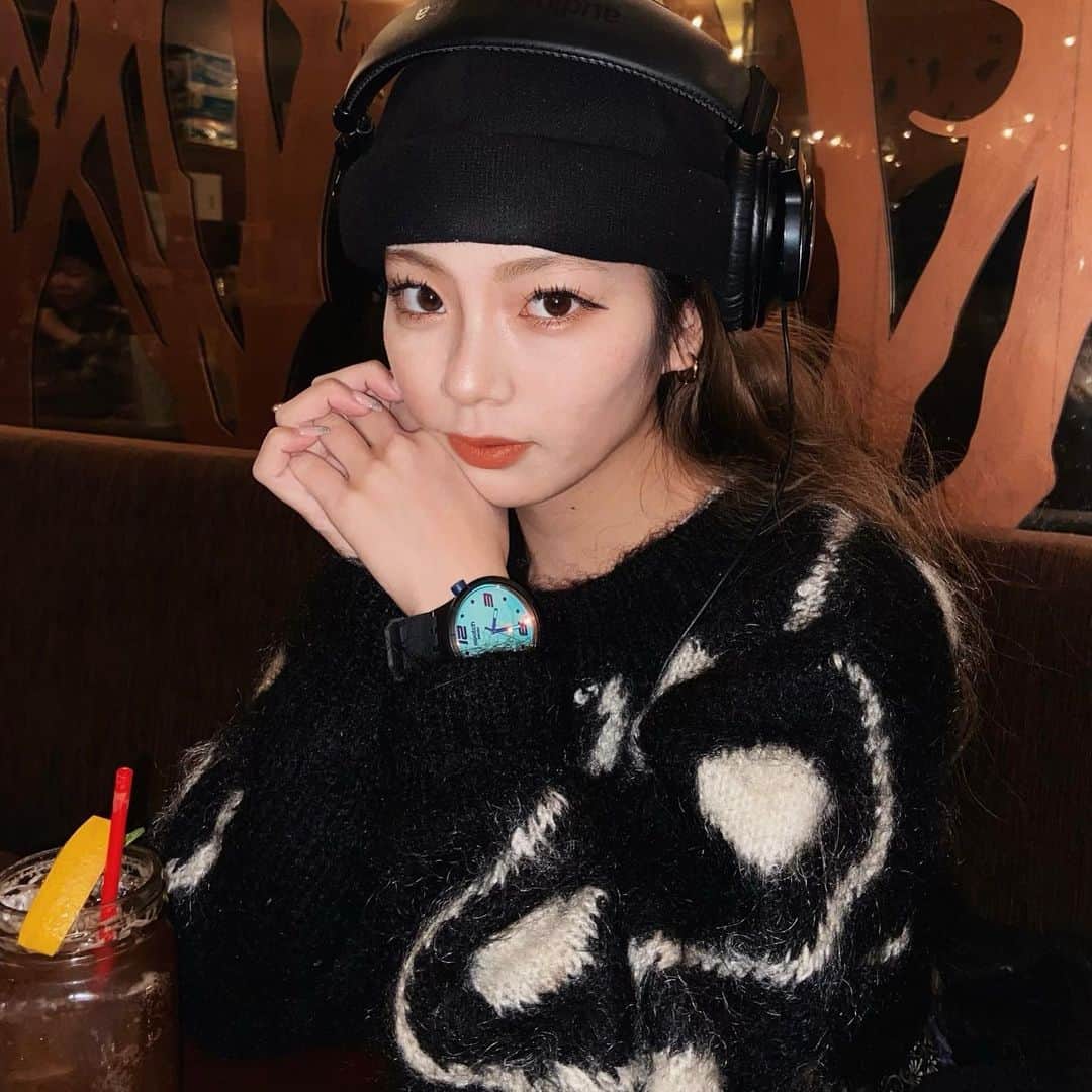 矢部ユウナのインスタグラム：「フラッシュすると時計も盛れる😊🤍ガラスの色がかわいいんだなぁ」