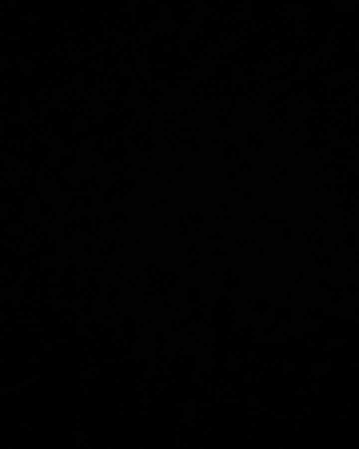 横山愛子のインスタグラム：「バスボールからでてきた、ひかるアヒルさん。。。 何度押しても消えなくなってしまった💦💦 電池がなくなるまで、永遠に光ってる😅 勿体無いなぁ🤣」