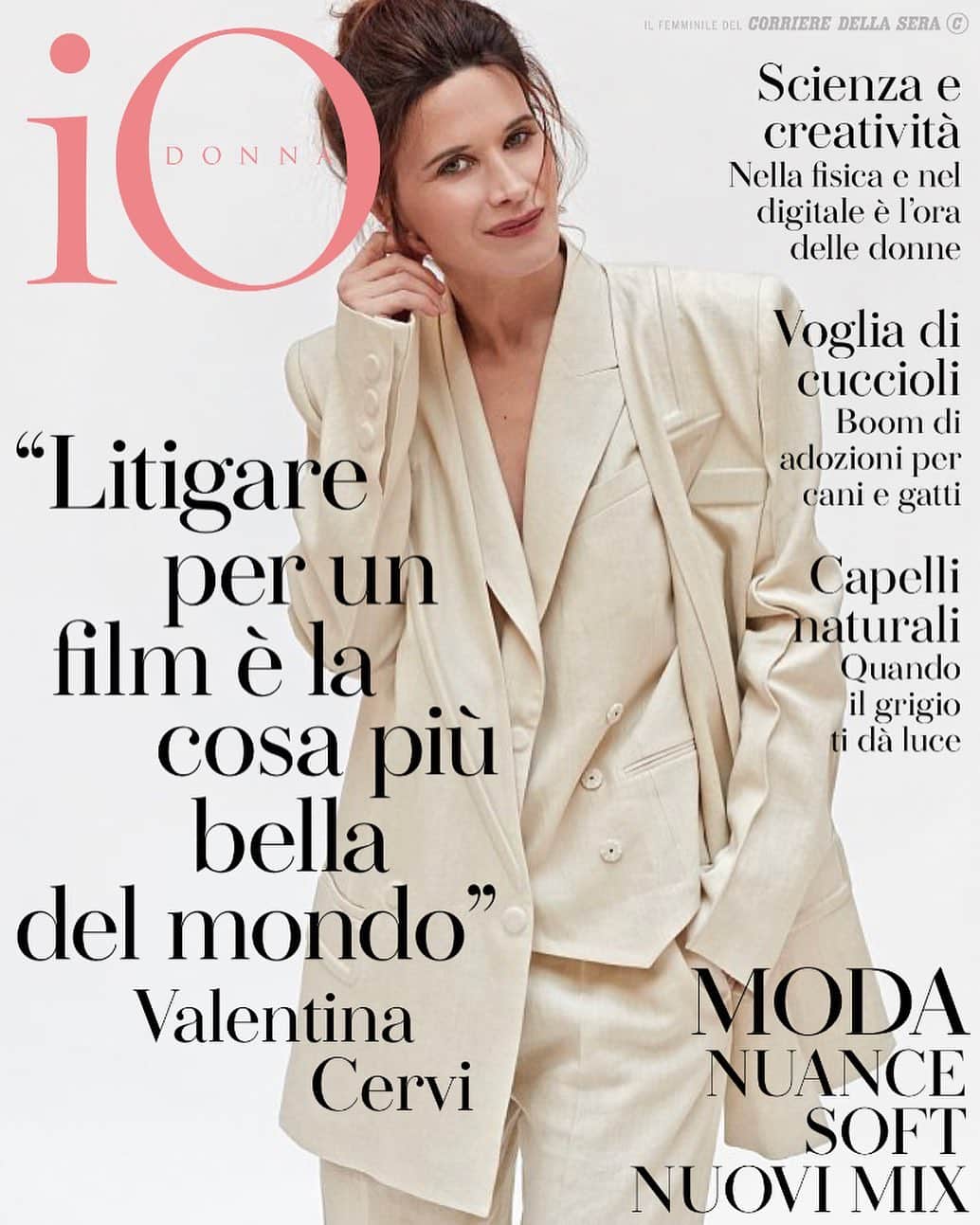 のインスタグラム：「Il gilet @compagniaitaliana nell’editorial di @iodonna_it LIFE IN COLOR 🔴🟠🟡🟢🔵🟣 esprimi il tuo carisma aggiungendo un tocco di colore nei tuoi splendidi outfit ✨✨❤️  #editorial #fun #color #vibes #fashion」