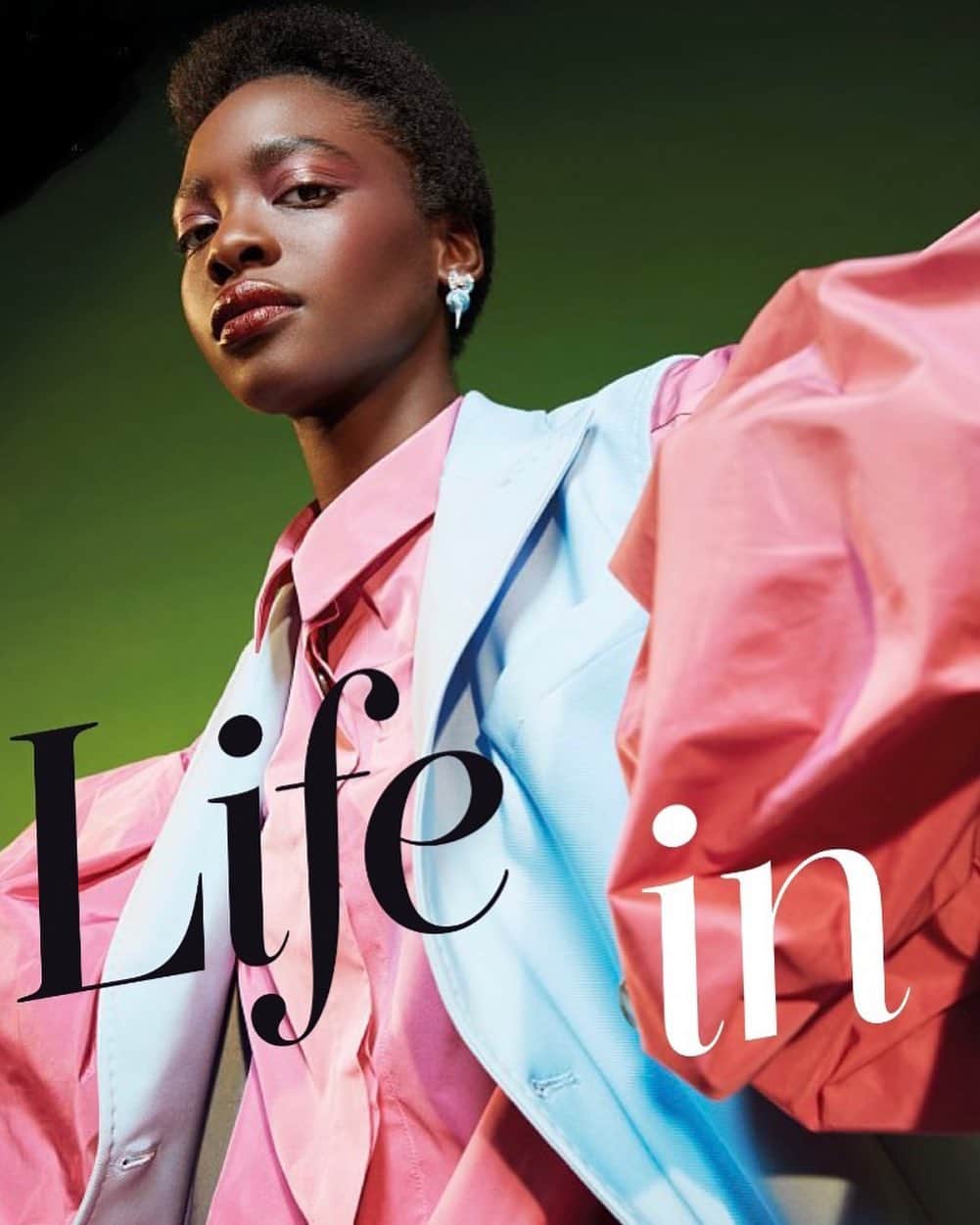 のインスタグラム：「Il gilet @compagniaitaliana nell’editorial di @iodonna_it LIFE IN COLOR 🔴🟠🟡🟢🔵🟣 esprimi il tuo carisma aggiungendo un tocco di colore nei tuoi splendidi outfit ✨✨❤️  #editorial #fun #color #vibes #fashion」