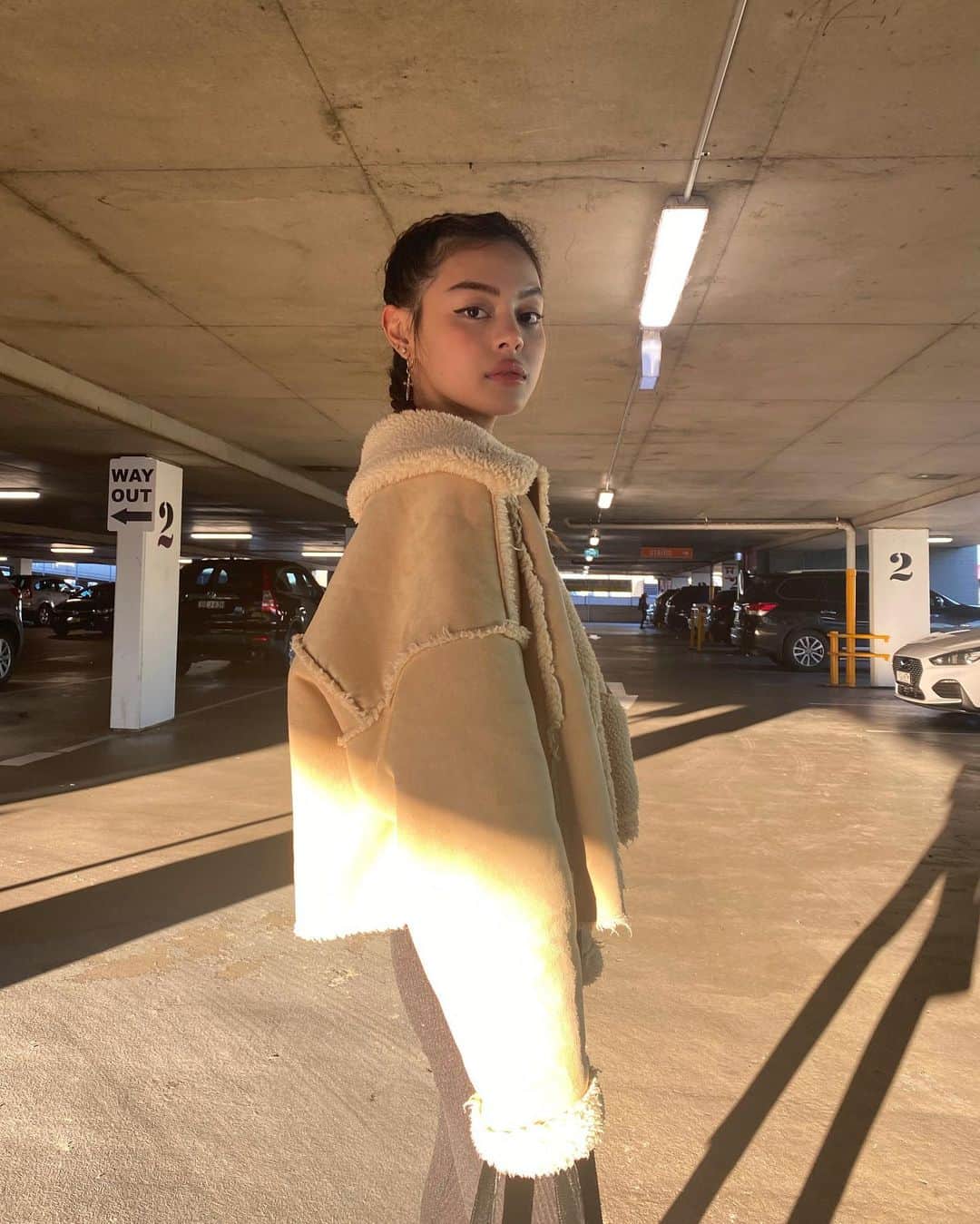 リリーマイマックのインスタグラム：「You’d be surprised. Parking lots have great lighting」
