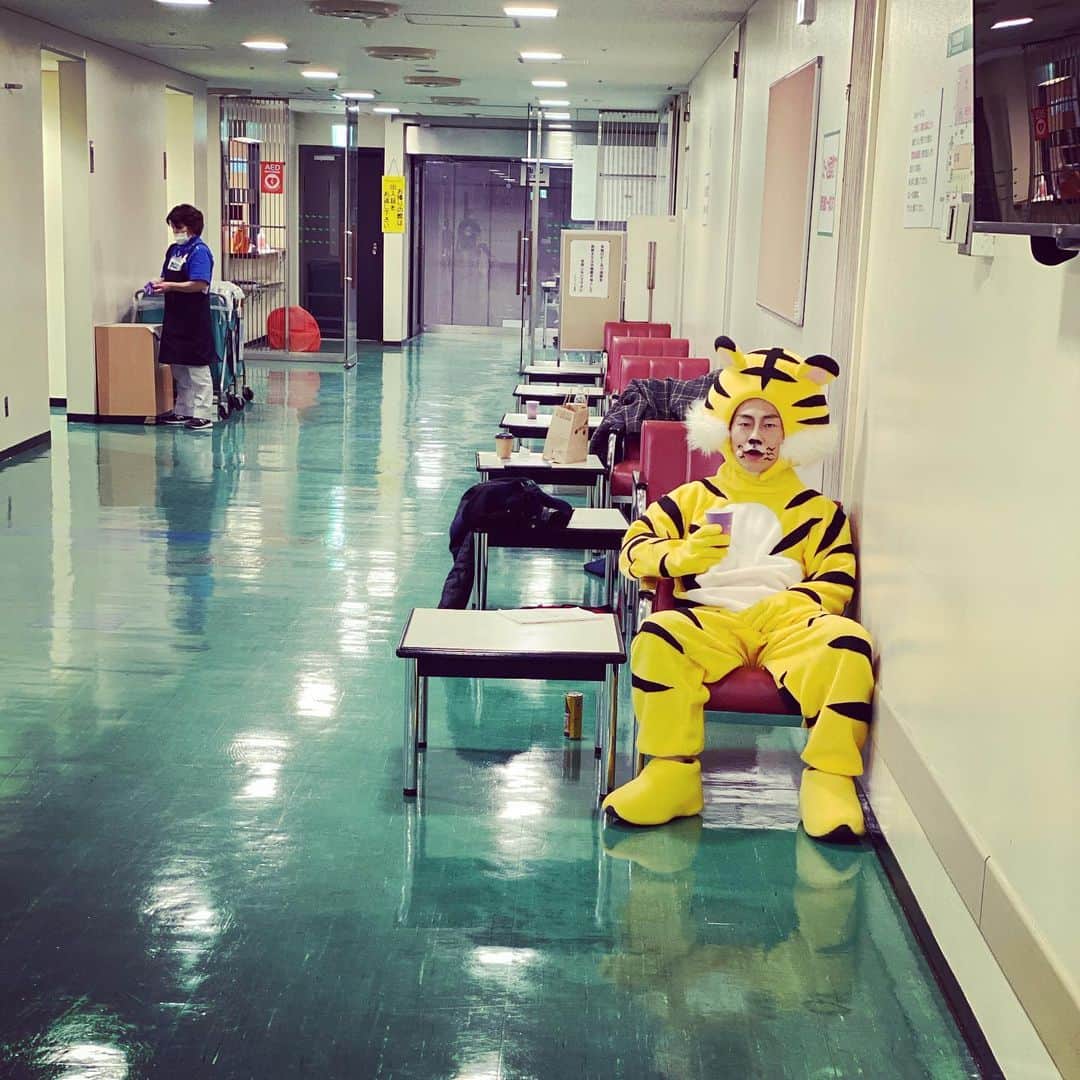 のインスタグラム：「収録の合間。一休み。 #ジャングルポケット」