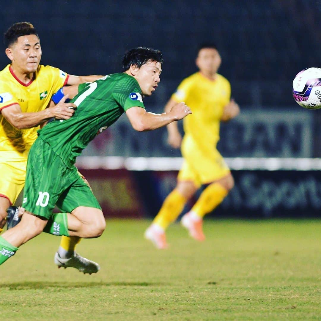 松井大輔さんのインスタグラム写真 - (松井大輔Instagram)「2勝目　I won the match yesterday  #vietnam  #hochiminhcity  #saigon  #saigonfc #soccer  #daisukematsui #win #match #game #サッカー #enjoy  #enjoyfootball  #10 #ボールは友達」1月31日 20時06分 - matsuidaisuke_official