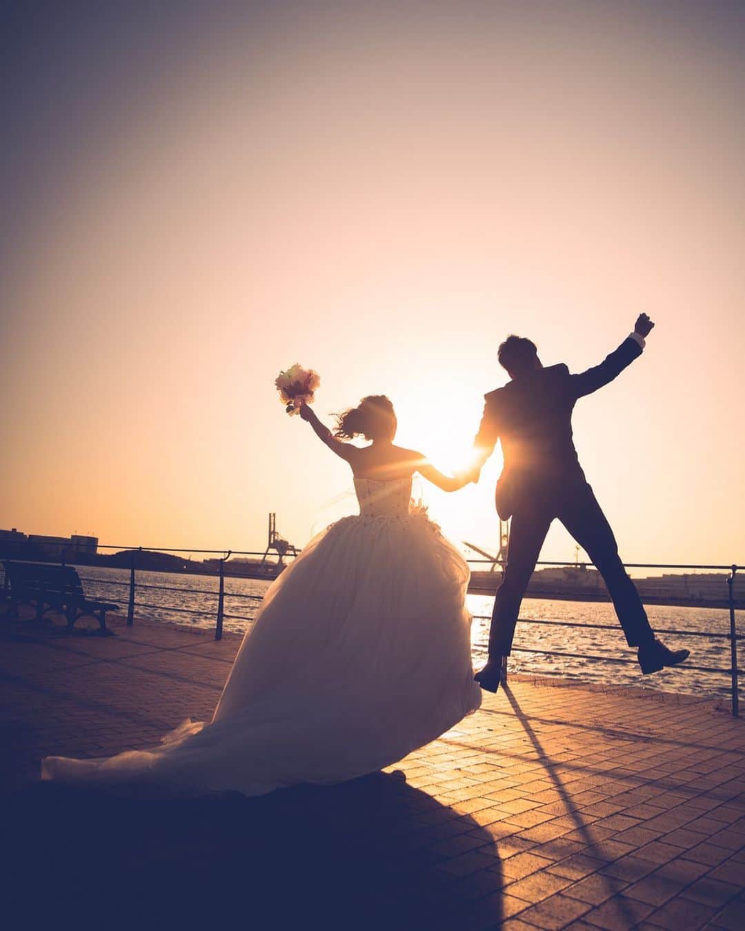 マリコレ ウェディングリゾートのインスタグラム：「. 𓍯マリコレウェディングリゾートの結婚式 . . . . アクセス面も安心𓂃 . . 🌊 マリコレはロケーションの良い 海が見える場所に建てられていて 町中にないので結婚式の際に車や町の騒音などの心配がありません！ . . しかも 実はアクセス面も良いんです☺️ . 小倉駅からのマリコレ行きシャトルバスも出すこともできますし 車のお客様は枝光インターのすぐ隣 近くにはスペースワールド駅もあります . . ゲストにも優しい八幡の会場 ぜひ一度足を運んでみてください♪ . . . . . コロナ禍での結婚式も お客様の安心安全を守りながら 少人数での結婚式の お手伝いも行っております . 結婚式を挙げたいけれども まだまだ大人数は不安 結婚式を挙げるけれども 家族だけの挙式と会食を検討 . マリコレウェディングリゾートの広い会場は 感染対策もしっかり行える解放空間となっております . . . ┈ ┈ ┈2月のbridal fair ┈ ┈ ┈ .  2月6日（土）ハーフコース無料試食付き ⇨9時〜△ 10時〜△ 11時〜○ 15時〜△ 16時〜◯  2月7日（日）ハーフコース無料試食付き ⇨9時〜△ 10時〜△ 11時〜○ 15時〜△ 16時〜◯  ご予約は... 𓍲 インスタグラムDM 𓍲 マリコレウェディングリゾートHP 𓍲 お電話:093-681-3333 承っております 是非、ご予約くださいませ  ┈ ┈ ┈ ┈ ┈ ┈ ┈ ┈ ┈ ┈ ┈ ┈  【お客様へ】 新型コロナウィルス感染予防として お客様に安心してご来館いただけるように ご来館時に検温・マスクの着用 アルコール消毒をお願いしております 何卒ご理解とご協力のほど宜しくお願い致します 尚、感染対策の詳細はHPにて記載しておりますのでご覧くださいませ  皆様にお会い出来ること マリコレウェディングリゾートスタッフ一同 楽しみにしております」