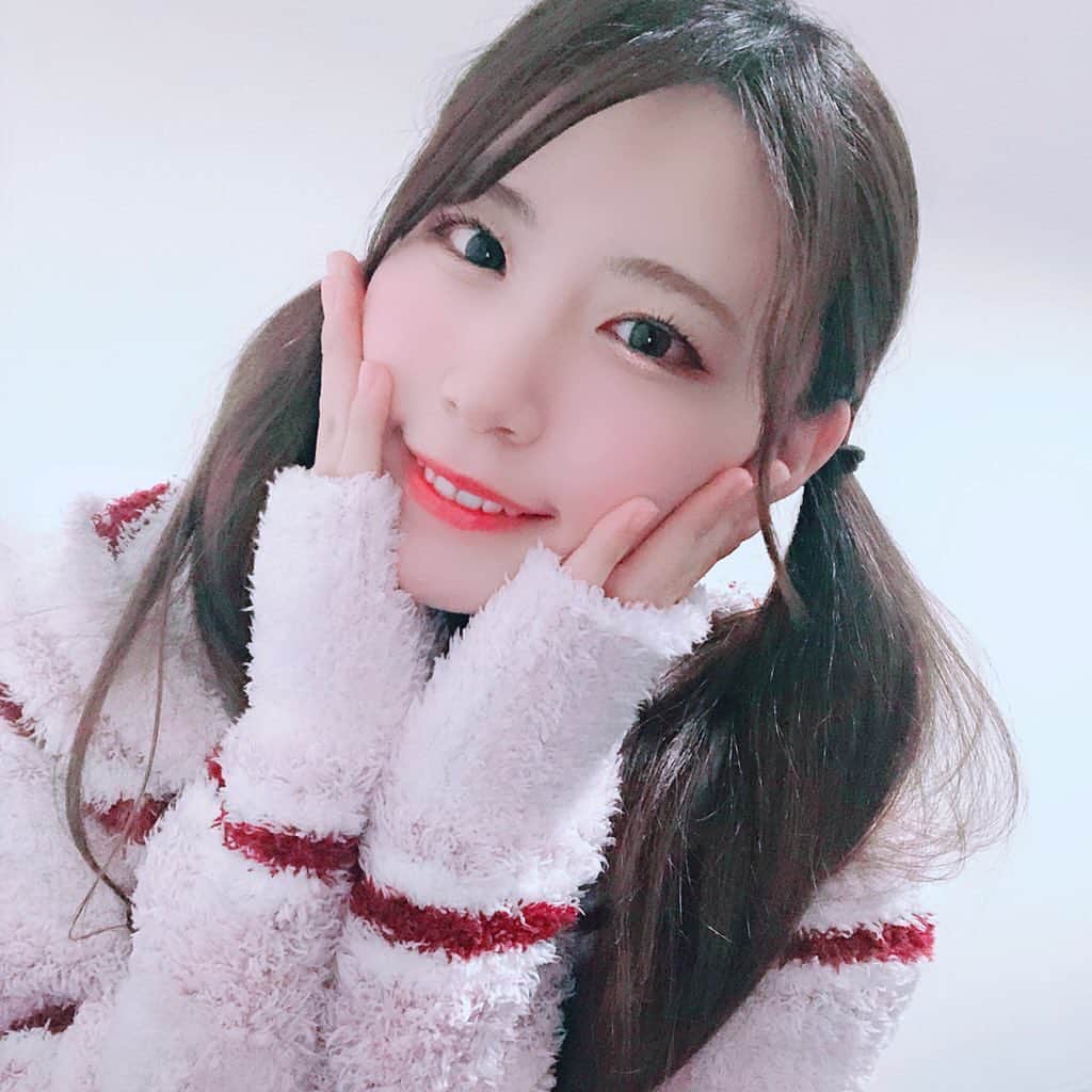 AKARIのインスタグラム：「インスタサボってましたが 今日から再開していきます✌︎」