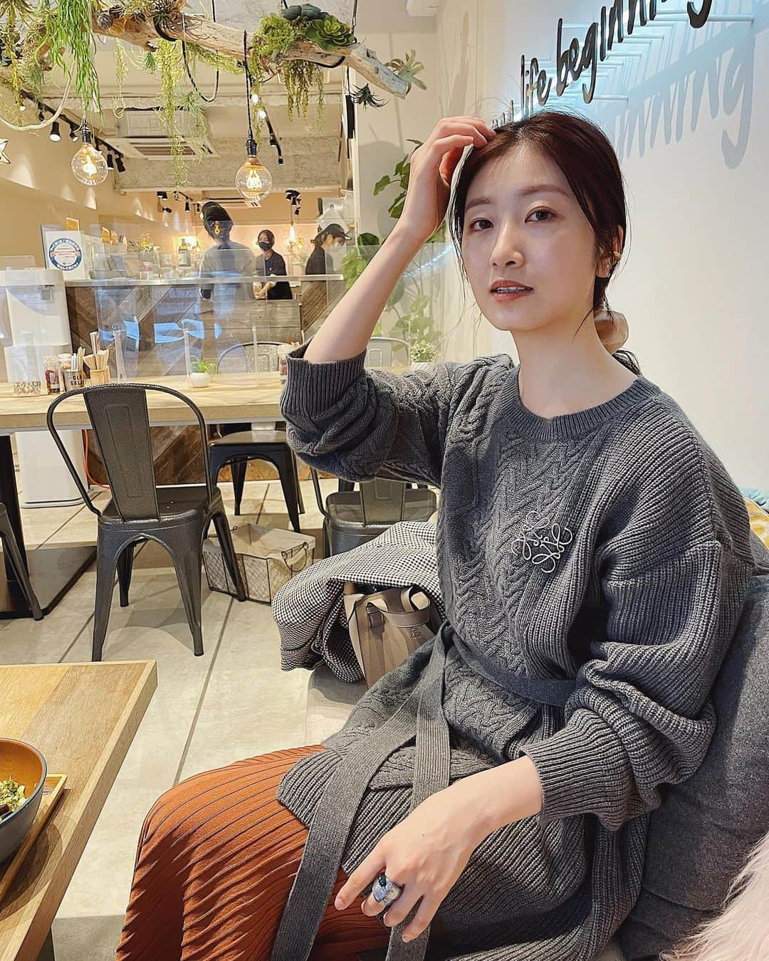 福井千佳さんのインスタグラム写真 - (福井千佳Instagram)「. . 👖 fashion . . . knit @myle__official  skirt @zara  . #mylejapan#fashion#ootd#ワンマイルウェア#ワンマイルコーデ#mylejp#ニットウェア#ザラジョ . ゆるっと。まったりtime🕑 . . . 👂耳より情報 @myle__official にてお買い物の際、 クーポンコード「chika291」で お会計より10%OFF！！ . 私的おすすめは、昨日postした ニットパンツとの#セットアップ だな😘 . . . . . myleさん、商品撮影に入らせていただいている ブランド様なんだけども、 とっても拘り詰まった商品を作られていて。 . プライベートでの愛用は勿論、 この"素敵"を最大限表現できるよう 頑張らなきゃ！と、 身の引き締まる想いなのです。 . 是非、皆さんに着て欲しい。 . . こそっと、裏話でした。 . #model#fashionmodel#모델#和装モデル#webモデル#関西モデル#東京モデル#partsmodel#フリーランス#freelance#福井千佳#chika_fukui#インフルエンサー#beauty#followme#style#おしゃれさんと繋がりたい#picoftheday#패션#좋아요#좋아요반사」1月31日 20時11分 - chika291