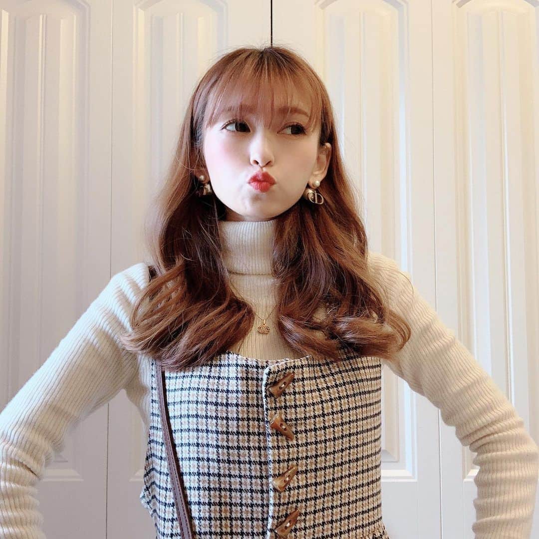 町田亜里香のインスタグラム：「もう土日であろうが自粛🤫🌼 いつまで続くんだろう。 と思う。 正直昼は出かけて良くて 夜は出掛けちゃダメという。 生半端な自粛だから減らないよなと もはや諦めの境地。 早くワクチンを打てて。 悲しい死を迎える方が減りますように。 . . 写真全然関係ない😨👏 . . みんなお昼も移るから、 なるべく4月のような自粛を 心掛けよう！ 変異型もこれじゃぁ増すばかりだろうな。 . . #自粛生活 #コロナウイルスが早く終息しますように」