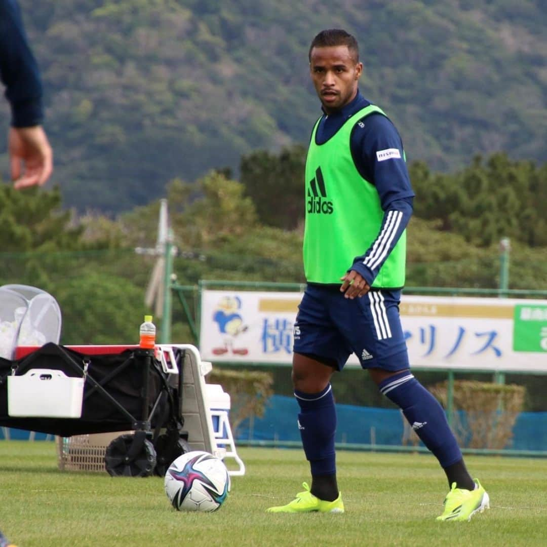 横浜F・マリノスさんのインスタグラム写真 - (横浜F・マリノスInstagram)「First training done! キャンプトレーニング初日✅  #fmarinos #training #camp #石垣島 #キャンプ」1月31日 20時15分 - yokohamaf.marinos