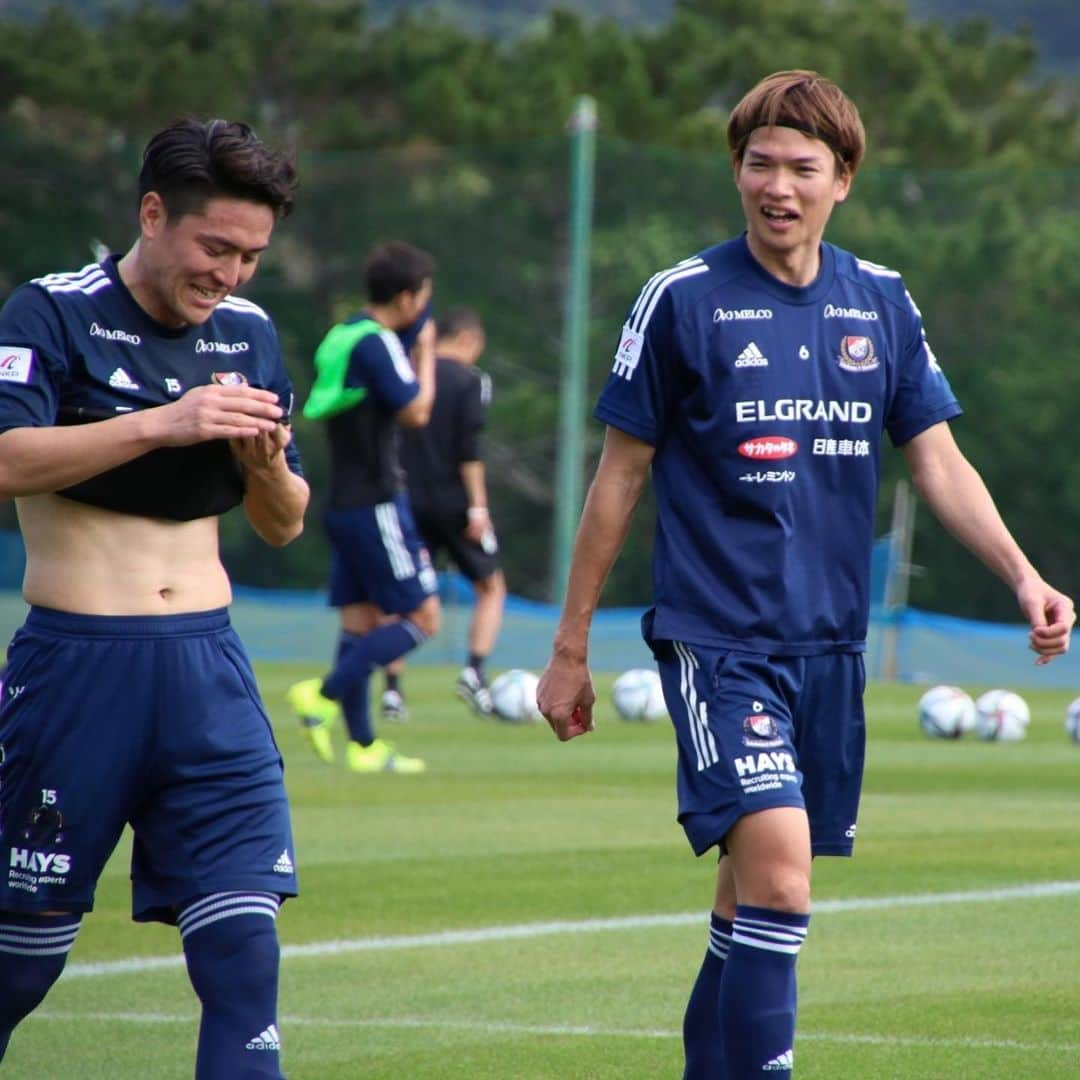 横浜F・マリノスさんのインスタグラム写真 - (横浜F・マリノスInstagram)「First training done! キャンプトレーニング初日✅  #fmarinos #training #camp #石垣島 #キャンプ」1月31日 20時15分 - yokohamaf.marinos