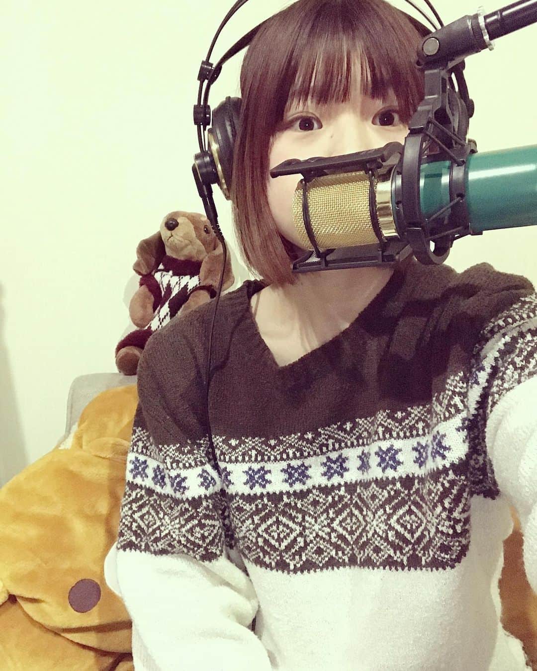 櫻井里花のインスタグラム：「マイクのあの、ささえる首のところがいつもへたっちゃってもうよこむきでいいかなっておもってる」