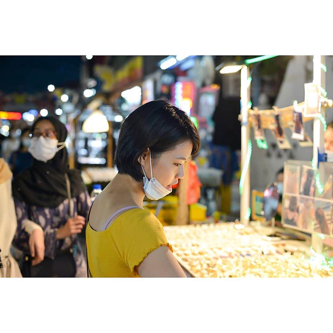 sunaさんのインスタグラム写真 - (sunaInstagram)「.  At night, many food stalls line up and a night market is opened.It will be fun because delicious food, cute accessories and miscellaneous goods are on sale.  夜になると屋台が立ち並ぶナイトマーケットが開かれて大賑わう。おいしそーな匂いがしてきて我慢できなくなるんよね。  #旅#タビジョと繋がりたい #おうちで旅行気分#jtbで旅したい#マイトリ#ソラタビライフ#ハヤリタビ#tabippo#旅工房#tabichill#ここにitta#タビジェニ #海外旅行#海外旅行好きと繋がりたい#女子旅#anaタビキブン #knt感旅#クアラルンプール#travel_channel#travelphotography#旅行好きな人と繋がりたい #海外旅行好きな人と繋がりたい#joytb#rakutentravel#私と世界遺産#海外旅行のstw#malaysia   #tabijyomap_japan#タビジョ #ハヤリタビ#funtotrip#旅工房」1月31日 20時30分 - sofia_muslimjapan