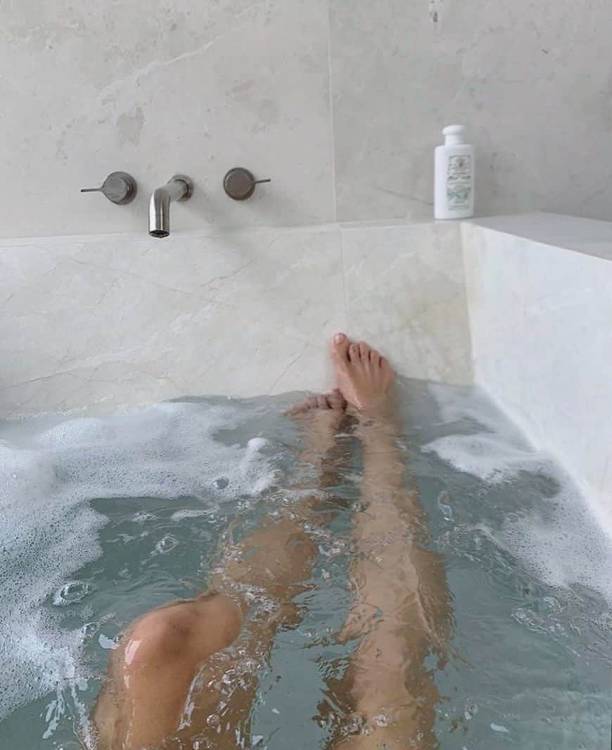 natsu_772のインスタグラム：「🐋✨🛁✨🤍」