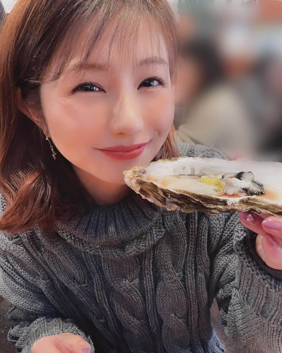 谷川愛梨のインスタグラム：「先日✨ 体がずっと欲していた 愛してやまない牡蠣を食しました🦪 他にも新鮮で美味し過ぎる 海鮮たちをたらふく食べたので 明日からの盛り沢山な2月 頑張って乗り越えられそうです☺️💪 し、あ、わ、せー！！！」
