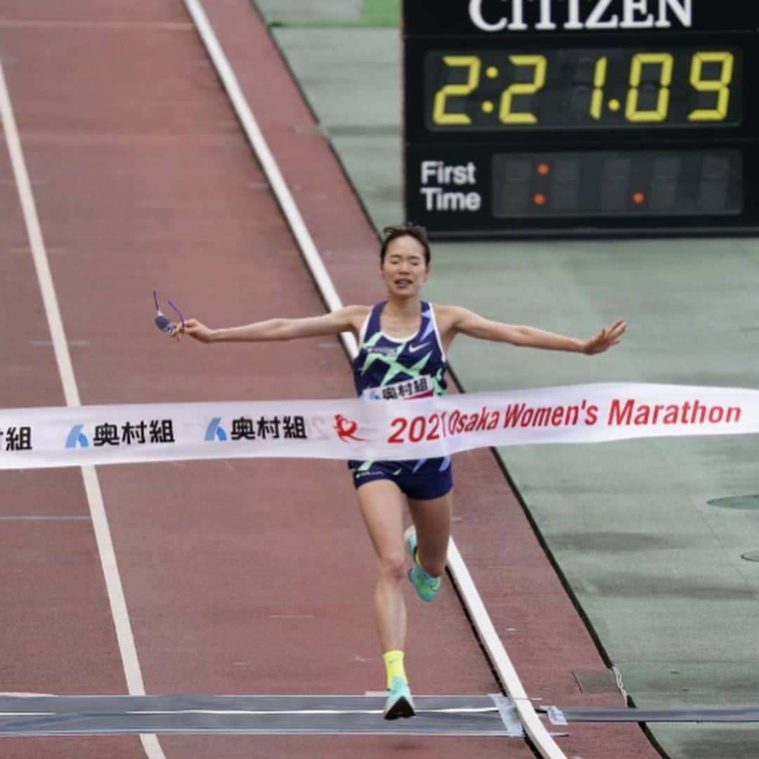 一山麻緒さん大ファンのインスタグラム：「麻緒選手！大阪国際女子マラソン優勝おめでとうございます！！ 最後まで記録を狙って必死に走る姿かっこよかったです！ 悔しいと言っていて本当にすごいと思いました！オリンピックに向かって日本記録に向かって頑張ってください！ ＃一山麻緒#大阪国際女子マラソン#東京オリンピック#日本歴代5位#大会新記録#ワコール#一山麻緒選手＃BIGになれる」