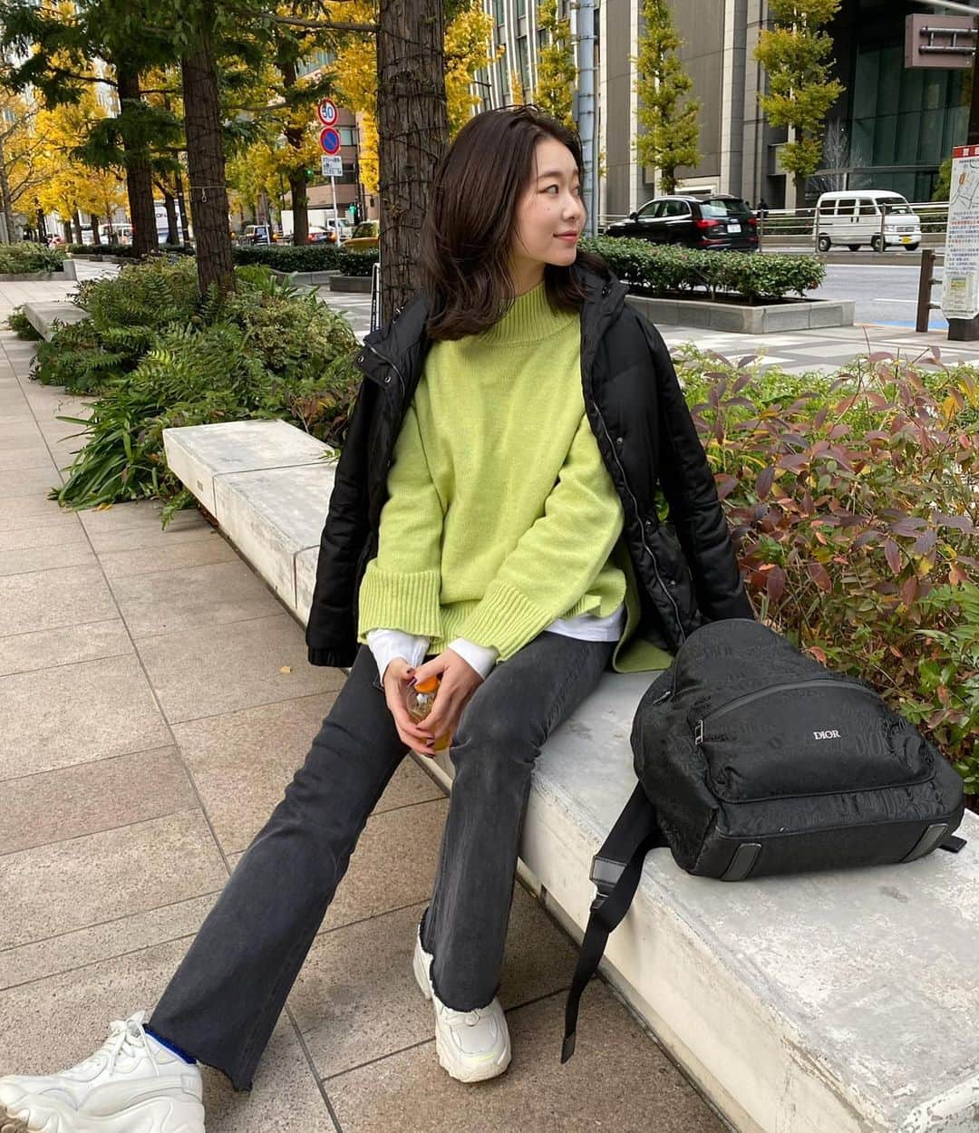 ikeda chizuruのインスタグラム：「セールでめっちゃ安くなってる﻿ このニットヘビロテ中♡﻿ ﻿ 最近出かけたら必ず帰りに﻿ ジムに行くからリュックになっちゃうし﻿ ﻿ どうしてもラフな格好が増える🥺﻿ おっしゃれ〜ってファッションしたいわ🙏﻿ ﻿ 来週はジム行かない曜日に﻿ オシャレ頑張ってみようかな♡﻿ ﻿ 10%OFFクーポン【MS_03842】﻿ も使えるからぜひ使ってね〜〜☺️﻿ —————————————————﻿ コーデ詳細は @mercuryduo_chizuru ﻿ TOPのURLからチェックしてね✔ ✔」