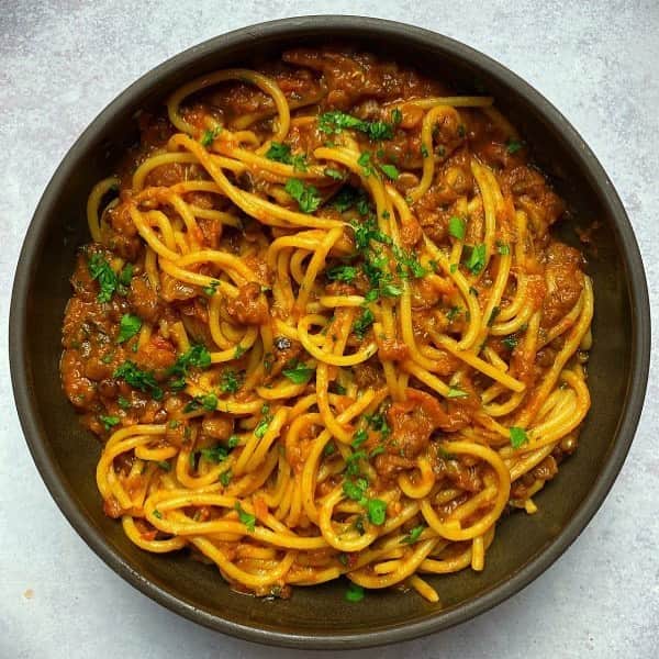 ナイジェラ・ローソンさんのインスタグラム写真 - (ナイジェラ・ローソンInstagram)「I added this to nigella.com (and posted it here) on the first day of January and it’s #RecipeOfTheDay now on the last: a meaty but meat-free lentil sauce that could be the base of a #vegan Shepherd’s Pie but that I have with pasta and unashamedly call Vegan Spag Bol! .  And to get the recipe, either go to nigella.com or click on link in bio. What I mean by this, is that you tap on my name, which will take you to a page that has a link on it that says www.nigella.com/instagram. When you click on this link, it will take you to a page of photographs: click on the photograph you want the recipe of and you will be taken to it!  . #veganuary」1月31日 20時36分 - nigellalawson