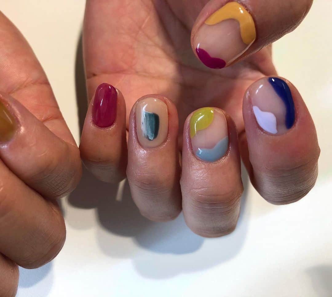 関根祥子のインスタグラム：「🍊💞🥝😈🩲🍋🍇🫐🍒 @ginzamagazine  に載ってるセルフネイルを少しアレンジ💅  #mojocolorful  #mojonail #nails」