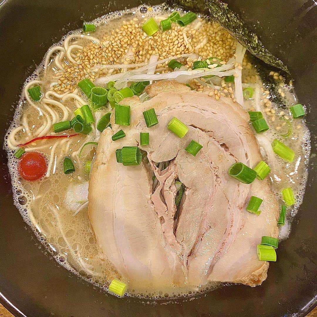 原あやののインスタグラム：「いつかのラーメンの3コマ漫画です  #はらーめん #ラーメン#ラーメン部#ラーメン女子#めんすたぐらむ#2021#飯テロ#ラーメン部#豚骨ラーメン」