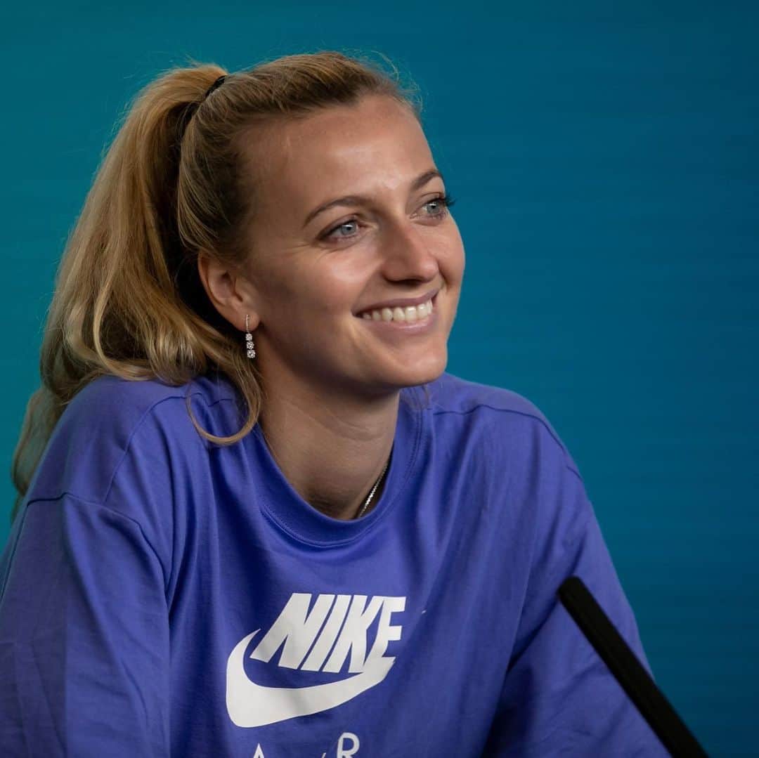 PetraKvitovaのインスタグラム：「Virtual press conference vibes. I missed you guys 😀🎤 #ausopen」