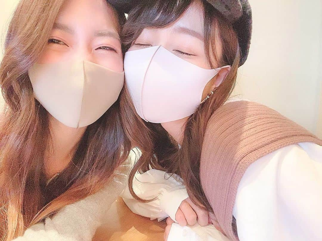 岩本恵美加さんのインスタグラム写真 - (岩本恵美加Instagram)「𓆸⿻ ㅤㅤ 幸せな気持ちになる写真 ♡♡ ㅤㅤ １月あっという間だったなっ！ 相変わらず思うように外出できない日々だけど ㅤㅤ ２月もきっと楽しいっ😎♡ ㅤㅤ ┈┈┈┈┈┈┈┈┈┈┈┈┈┈┈┈┈┈┈┈┈ #happy #myfriend #smile」1月31日 21時05分 - emk_iwmt