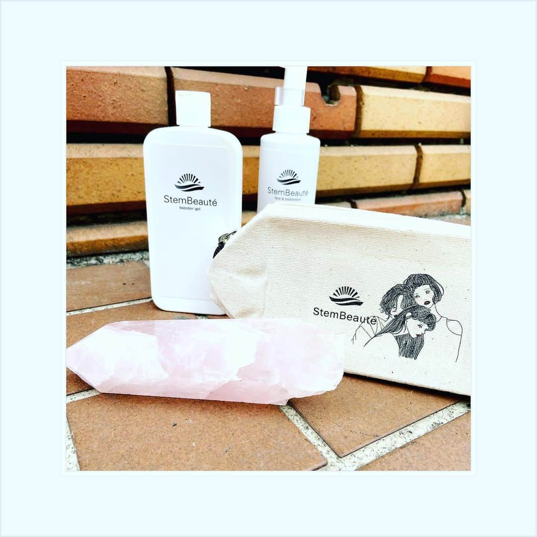 のインスタグラム：「美肌作りと言ったら、 もうこれしかないですよねっ！！ 「StemBeaute」 @stembeaute_shop   だって、 HAIR/MAKE 森ユキオ先生😎 @moriyukio_roi   HAIR/MAKE  RYO君😎 @ryo0603   が、正真正銘の一推し、 基礎化粧品ですからーっ！！ 👱🏽‍♂️🔥🔥🔥💪🏽  もはや、 肌がキレイである事は、 身だしなみの一つであると言えるでしょう🤔  メンズも気を抜けない時代が、 やって来ましたYO👱🏽‍♂️  #tokyo #japan #fashion #beauty #美容 #stembeaute #ROI #メンズコスメ #メンズビューティー #メンズ美容 #美容おじさん #ディスカスコスメ #東京」